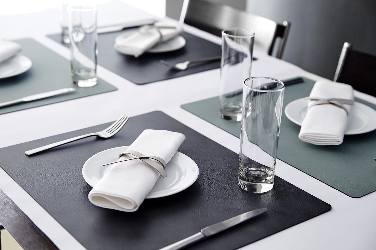 table mats set of 6 arranged on a dining table